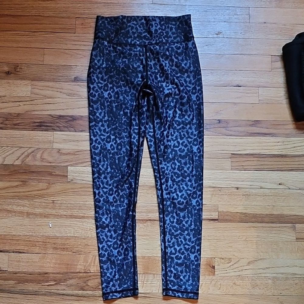 ZYIA Stone Lepard Scrunchy High & Tight Leggings